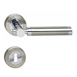 Deurkruk 1698 Birgit op rond rozet 7mm nokken met sleutelgat plaatjes chroom/nikkel mat