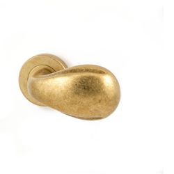 Gatdeel rechts knopkruk Golf op rond rozet - messing getrommeld