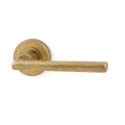 Deurkruk Sara op rond rozet messing getrommeld