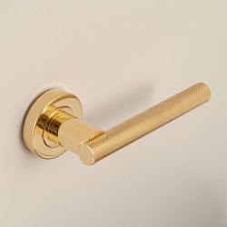 Deurkruk Mila op rond rozet - messing ongelakt