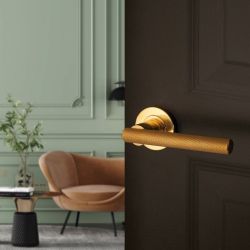 Deurkruk Mila op rond rozet - messing ongelakt