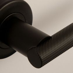 Deurkruk Mila op rond rozet - PUURzwart