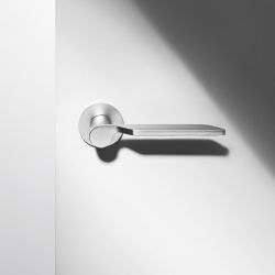 Deurkruk Levante op rond rozet - mat chroom