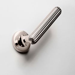 Deurkruk Zeppelin op rond rozet - glans nikkel