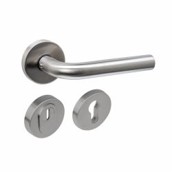 Intersteel set achterdeurbeslag rond: deurkruk Luzern met massieve rozetten en SKG3 veiligheidsrozetten - PVD RVS