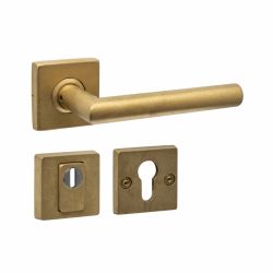 Intersteel set achterdeurbeslag vierkant: deurkruk Jura, massieve rozetten, SKG3 veiligheidsrozetten - PVD messing getrommeld