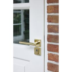 Intersteel deurkruk Jura met rozet massief verdekt 53x53x10mm met nokken - PVD messingkleur