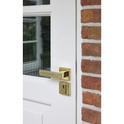 Intersteel deurkruk Amsterdam met rozet massief verdekt 53x53x10mm met nokken - PVD messingkleur