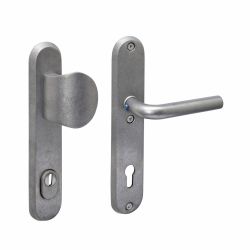 Intersteel SKG3 veiligheidsbeslag voordeur ovaal 250x50mm greep/kruk Luzern PC92 kerntrekbeveiliging - PVD messing getrommeld