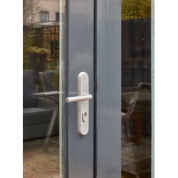 Intersteel SKG3 veiligheidsbeslag achterdeur ovaal 250x50mm kruk/kruk Luzern PC72 kerntrekbeveiliging - PVD RVS getrommeld