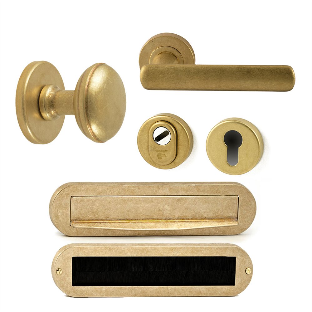 Voordeurset Saturnus/Shadow compleet rechtswijzend - messing getrommeld