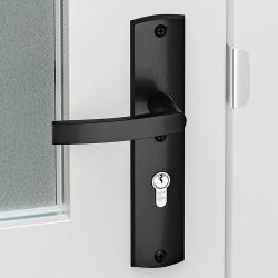 AXA Curve Plus veiligheidsbeslag achterdeur gebogen schild Blok-kruk PC72 met kerntrekbeveiliging SKG3 - aluminium/zwart