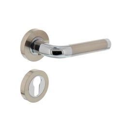 Deurkruk 1683 Agatha op rond rozet 7mm nokken met profielcilindergat plaatjes chroom/nikkel mat