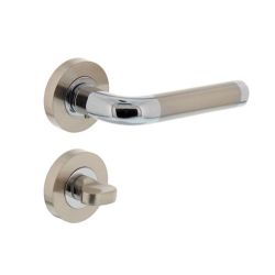 Deurkruk 1683 Agatha op rond rozet 7mm nokken met WC8mm chroom/nikkel mat