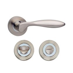 Deurkruk 1695 George op rond rozet 7mm nokken met WC8mm nikkel mat