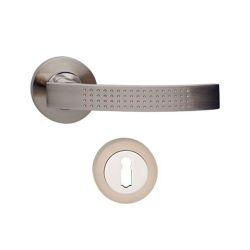 Deurkruk 1696 William op rond rozet 7mm nokken met sleutelgat plaatjes nikkel mat