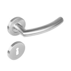 Deurkruk 1277 half rond 90°op rond rozet staal met 7mm nok met sleutelgat plaatjes RVS 